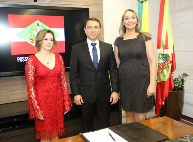 POSSE_secretaria_de_estado_do_desenvolvimento_social_maria_elisa_da_silveira_de_caro_20190102_1083712093.jpg