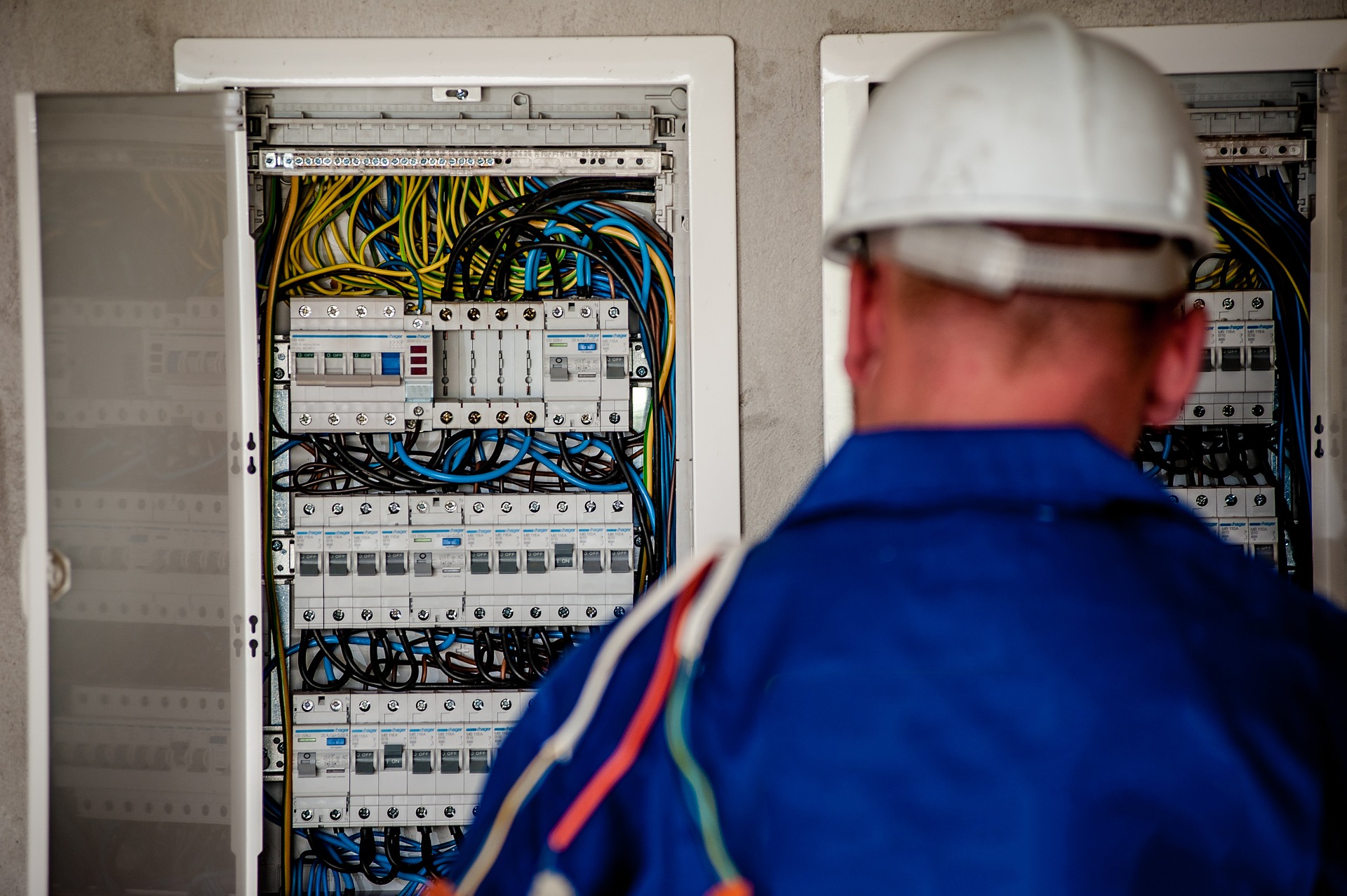 electrician-2755682_1920.jpg