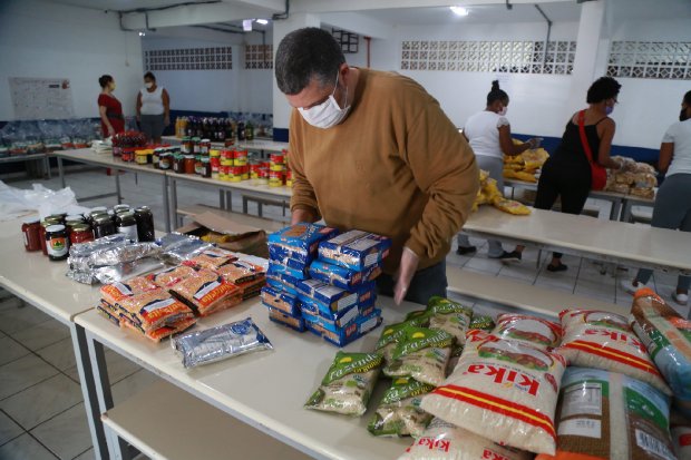 entrega_de_kits_de_alimentos_na_escola_jurema_cavallazzi_20200423_1235189450.jpg