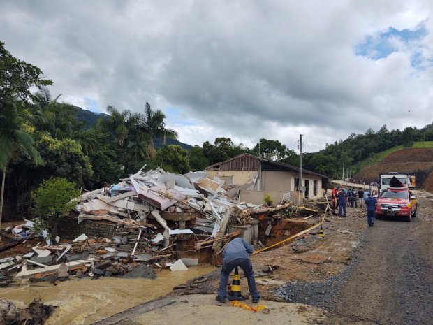 enxurrada_alto_vale_do_itajai_20201217_1457498196_divulgacao_cbmsc.jpeg