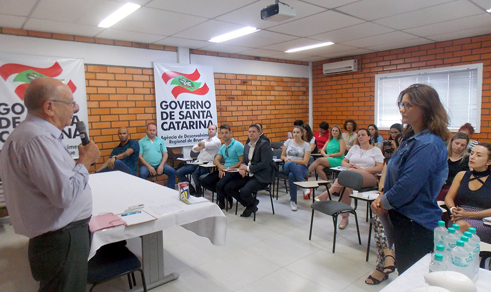 Reunião preparatória vinda unidade móvel programa Mulher Viver Sem Violência 110417 1