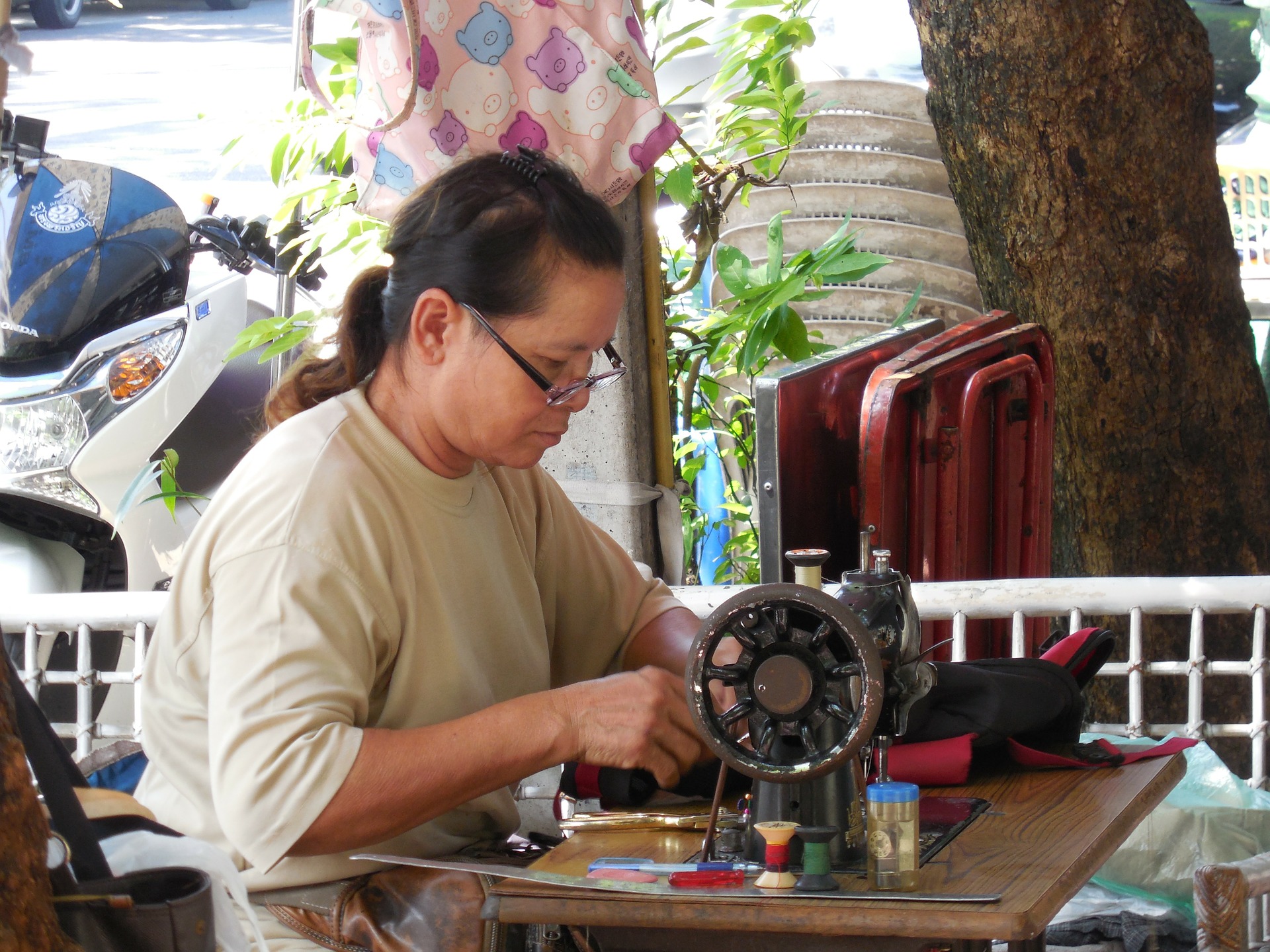 seamstress 224083 1920