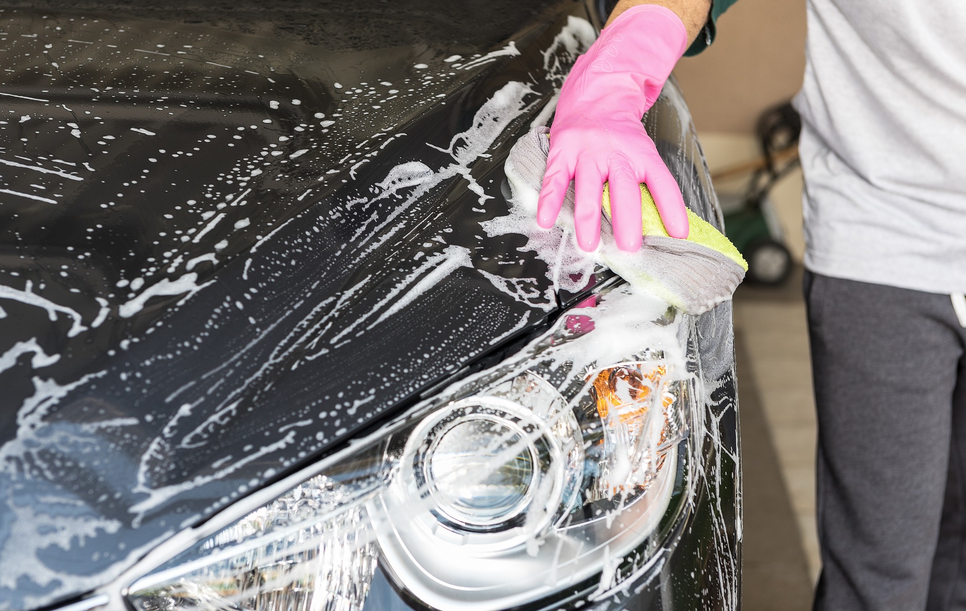 wash-a-car-1822415_1920.jpg